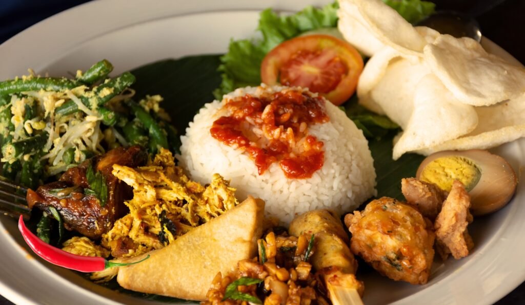 Nasi Campur Bali: Hidangan Tradisional yang Kaya Rasa dan Budaya